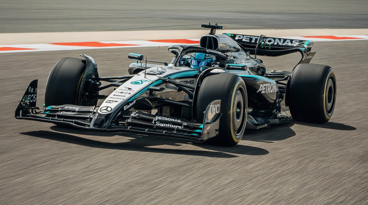 Endlich ist auch Mercedes auf dem Platz angekommen: Video