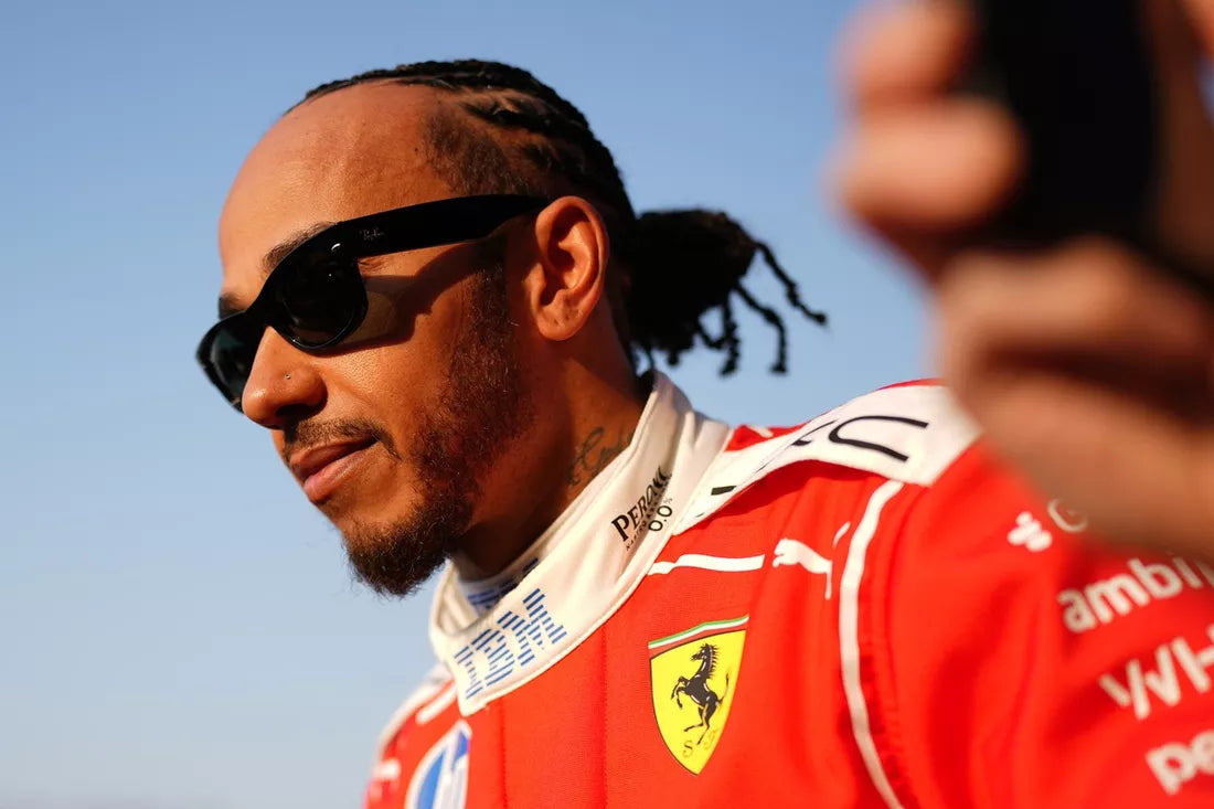 Hamilton zeigt Ferrari F40 im Monza-Paddock