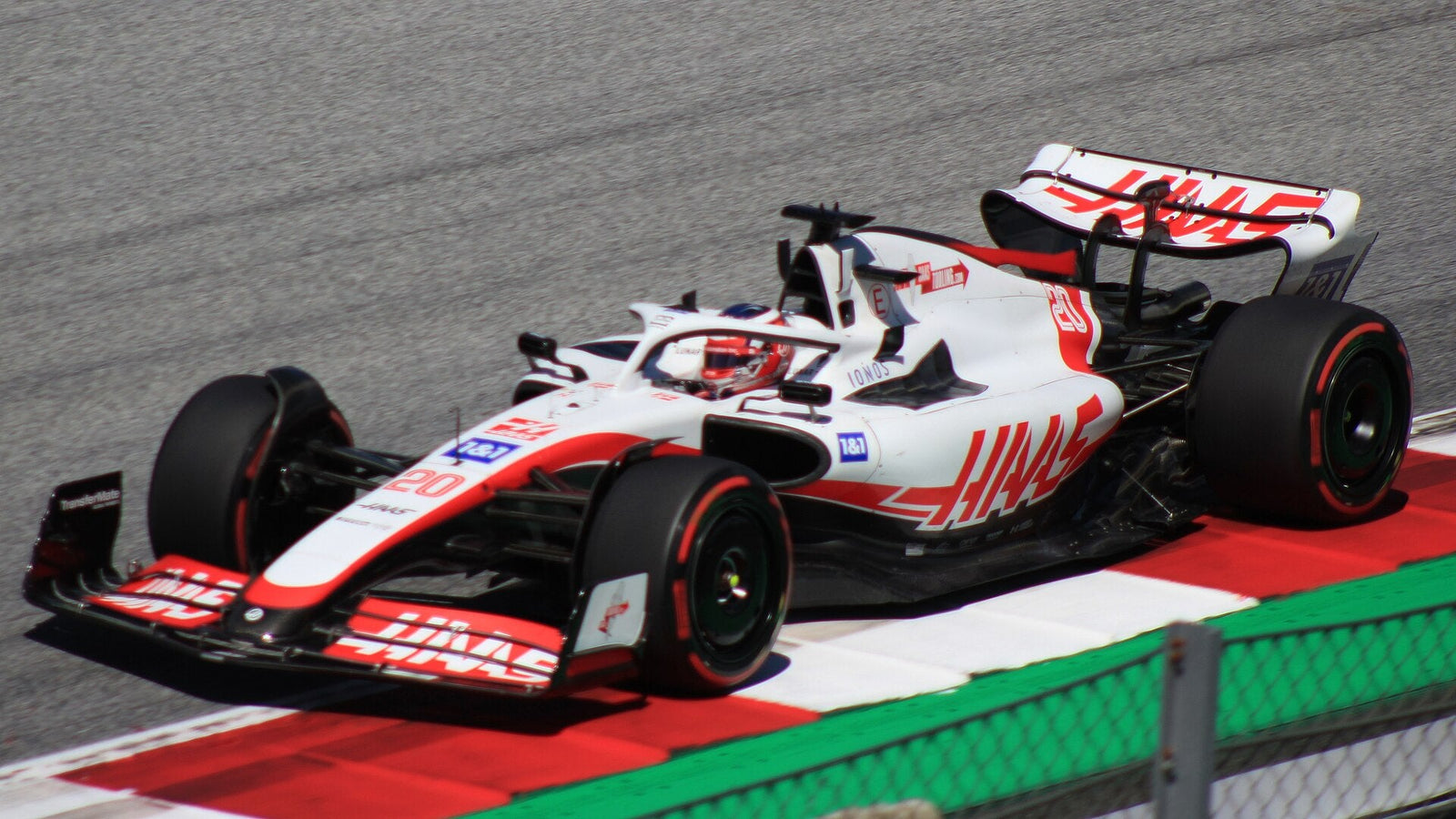 Jungstar Bearman überrascht: Haas greift in Baku richtig an!