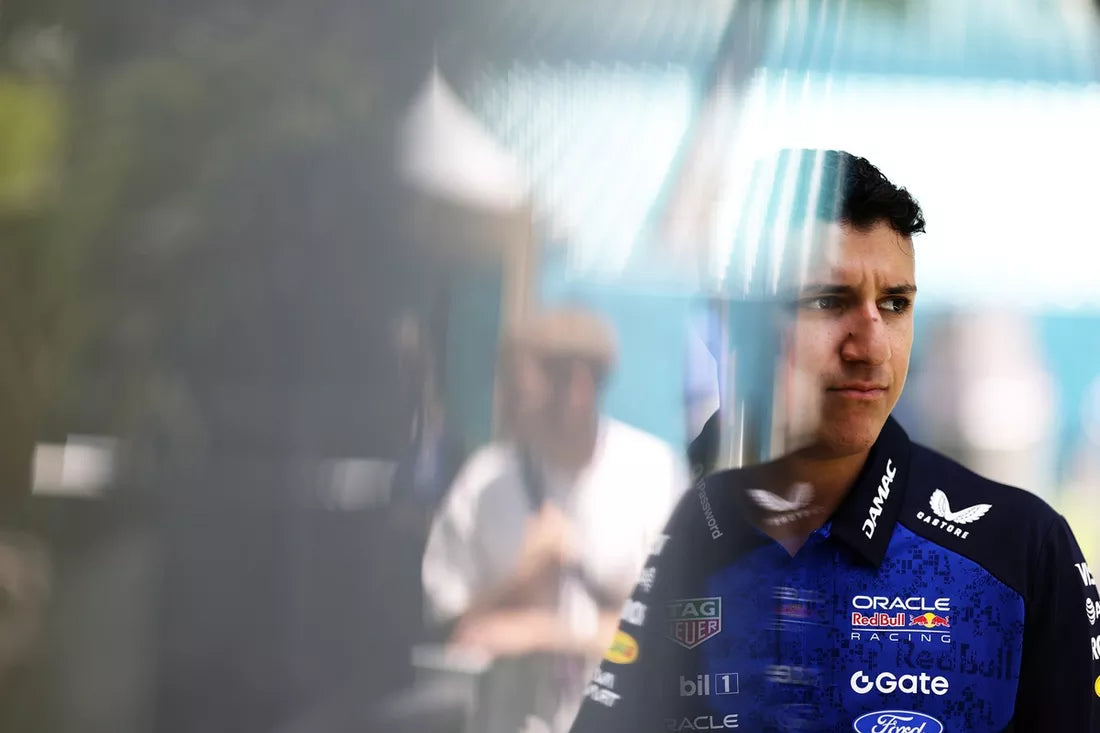 Verstappen begrüßt Hadjars Verlängerung bei Red Bull bis 2027