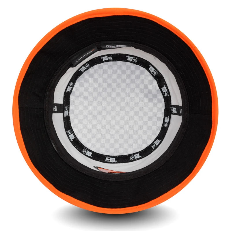 Sombrero de pescador a cuadros de McLaren 🔥